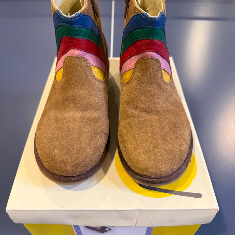 Size 33/Size 2 Mini Boden Rainbow Scene Boots. - Picture 7 of 7
